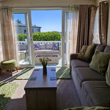 Beautiful 2 Bedroom Caravan, Holiday Park Tenby Saint Florence Buitenkant foto